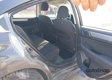 2019 Subaru Legacy 2.5I z USA, uszkodzony, nr VIN 4S3BNAB67K3008180